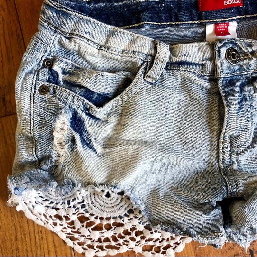 Lace cut off distressed shorts 💙 5 - Picture 4 of 6
